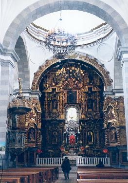 Gold overlaid altar in a Catholic church in Arequipa, Per�