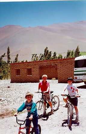 Joshua, David and Daniel in El Tr�nsito on their bikes